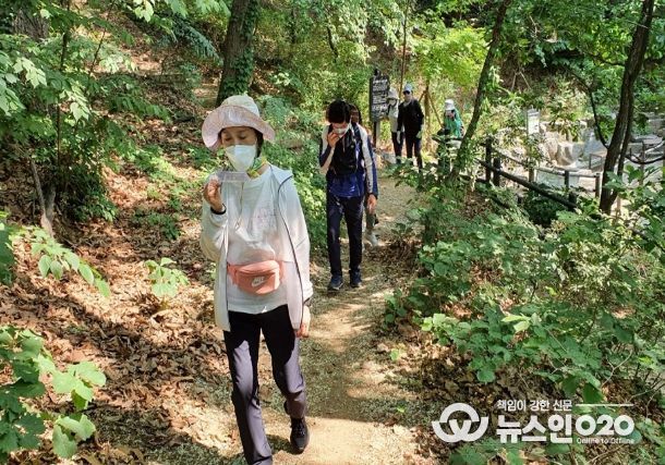 숲길 산책로 이용 사진