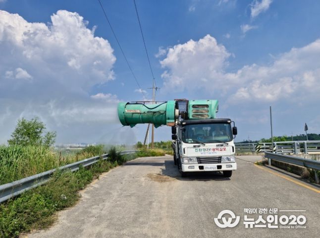 수원시농업기술센터가 친환경 방제 차량을 운행하고 있다.