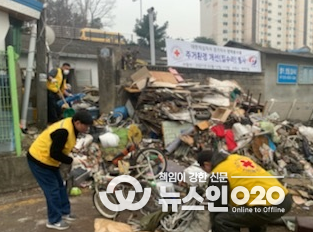 대한적십자사 평택봉사회, 평택시 비전1동 치매 홀몸어르신을 위한 집수리 봉사 실시