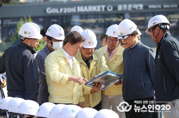 박승원 광명시장은 장마철 집중호우에 대비하기 위하여 13일 주요 공사 현장을 점검했다.