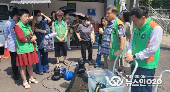광명시 하안2동 행정복지센터는 27일 동 행정복지센터 대강당과 주차장에서 하안2동 긴급대응단 역할 및 수중펌프 사용 교육을 실시했다