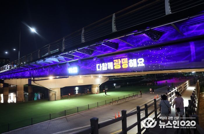 광명시가 광명대교에 경관조명을 설치하고 오는 4일부터 점등을 시작한다