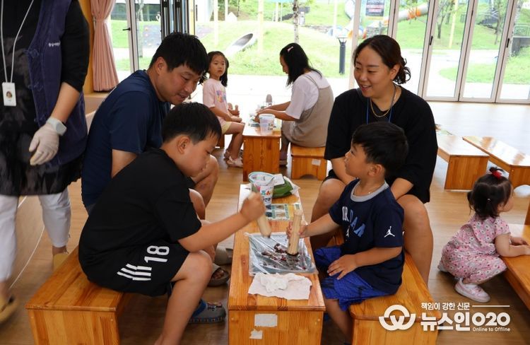 주말체험프로그램 ‘추억의 봉선화 물들이기’