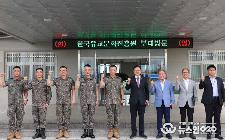 1. 한유진-육군훈련소 업무협약 참석자 기념 촬영