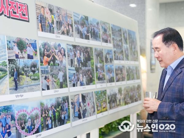 무궁화 꽃이 활짝 핀 충남교육청