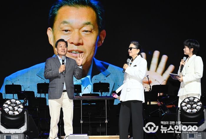 이재준 수원시장이 인사말을 하고 있다.