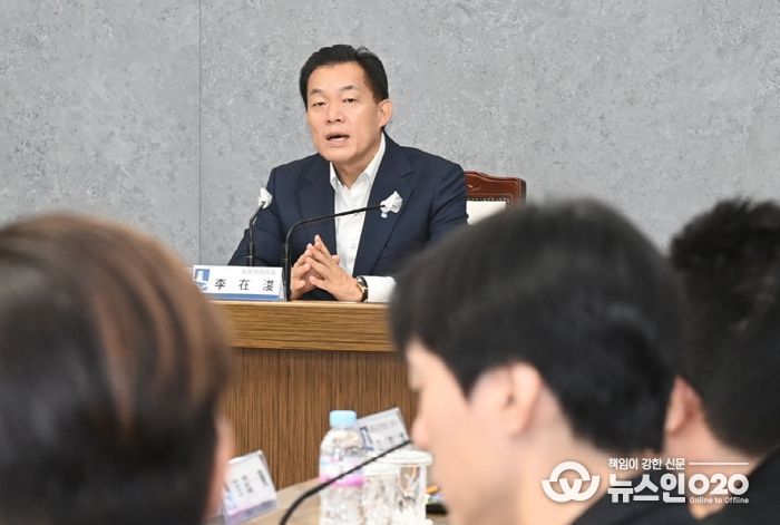 이재준 수원시장이 인사말을 하고 있다.