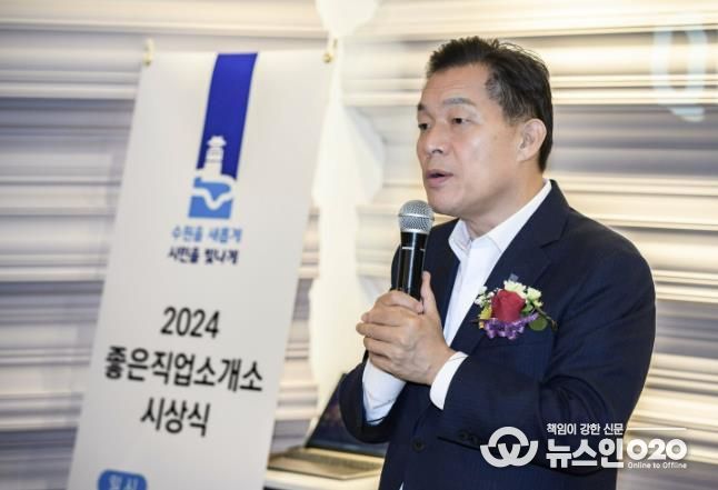 이재준 수원시장이 인사말을 하고 있다.