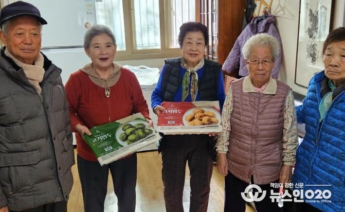 수원시 팔달구 우만1동, 경로당 어르신께 온정의 손길 담긴 만두 후원
