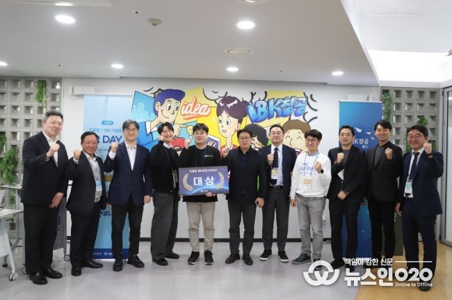 21일 IBK창공 구로센터에서 열린 조달청-IBK창공 투자설명회 참석자들이 함께 사진을 찍고 있다.
<p>