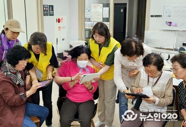 수원시 팔달구 매교동, 어르신 마음에 '디지털 꽃' 피운다