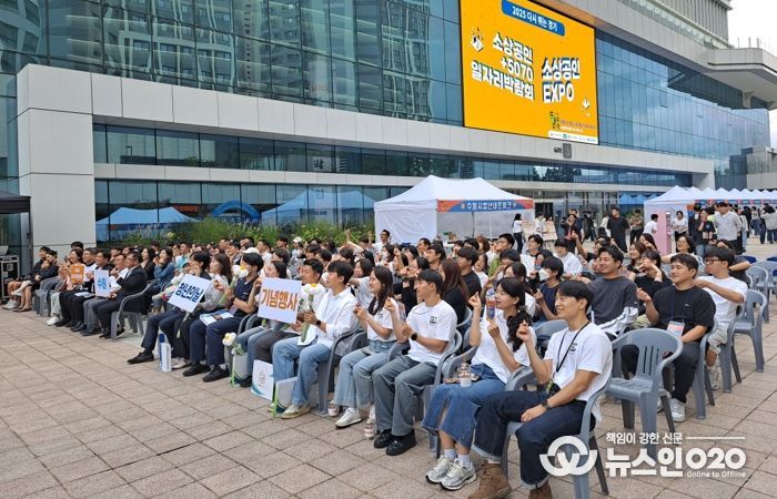 제6회 수원 청년의 날 행사에 함께한 청년들.