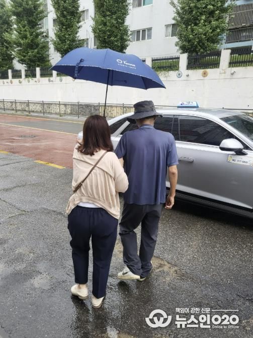 시흥시 신현동 '누구나 돌봄 서비스' 중년 독거 주민에게 새 삶의 희망 선사