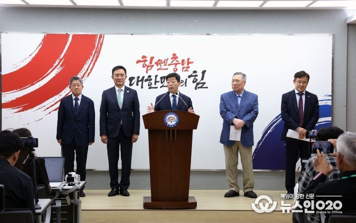 박정주 도 행정부지사는 29일 도청 프레스센터에서 기자회견을 열고, 도내 정보시스템 장애 현황과 대응 추진 상황, 향후 계획 등을 밝혔다.