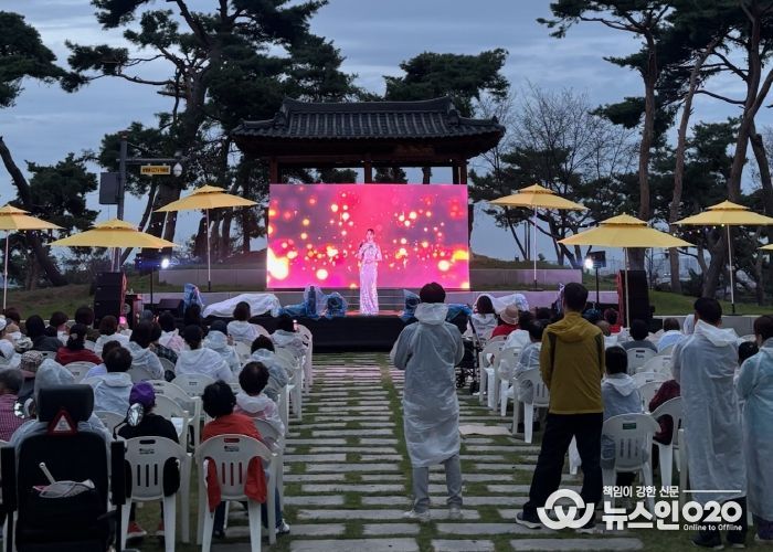 부용산 관가정 작은 음악회, 가을비 속에서도 성황리에 열려