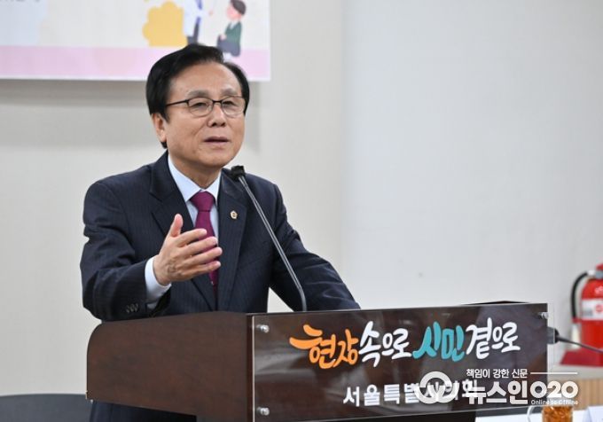 개회사를 하고 있는 강석주 서울시의원