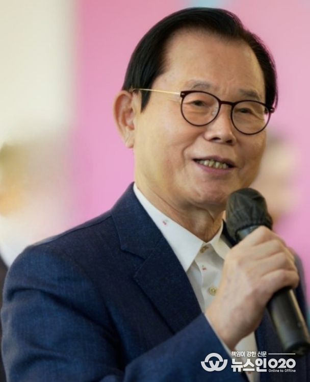 (사진_ 박철언 (재)한반도복지통일재단 이사장 / 세계인류평화봉사상조직위원회 제공)