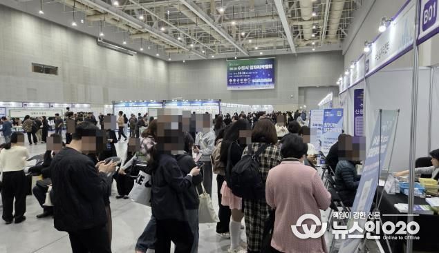 28일 ‘AI로 JOB자-2025 수원시 일자리박람회’가 열린 수원컨벤션센터 전시홀