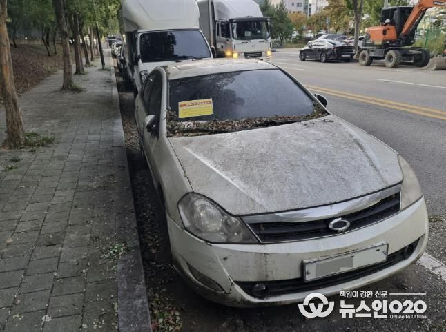 도로에 무단으로 방치된 차량