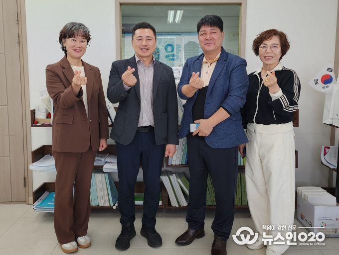 임형석 전남도의원이 10월 28일, 광양사무소에서 광양시내 그룹홈 원장들과 간담회를 마치고 기념사진을 찍고 있다.