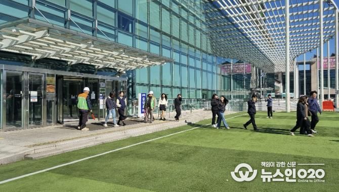 용인특례시가 지진발생 대비 통합지원본부 운영훈련을 진행했다.