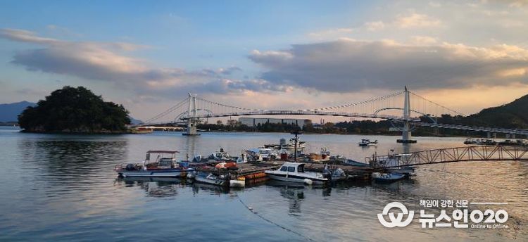 광양시, 이번 주말 망덕포구와 배알도에서 K-문화의 향연 - 관광과(망덕포구에서 바라본 배알도와 별헤는다리)