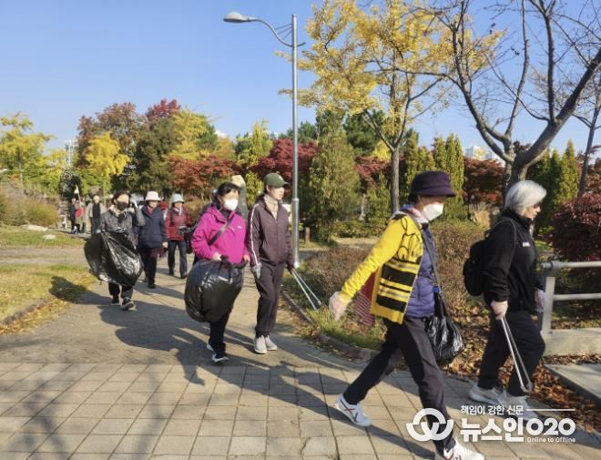 시흥시 '걷고! 줍고! 건강하고!' 가을 정취 속 플로깅으로 환경과 건강 챙겨