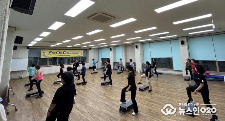 영광군, 스텝로빅으로 건강도 자신감도 ‘스텝 UP!’