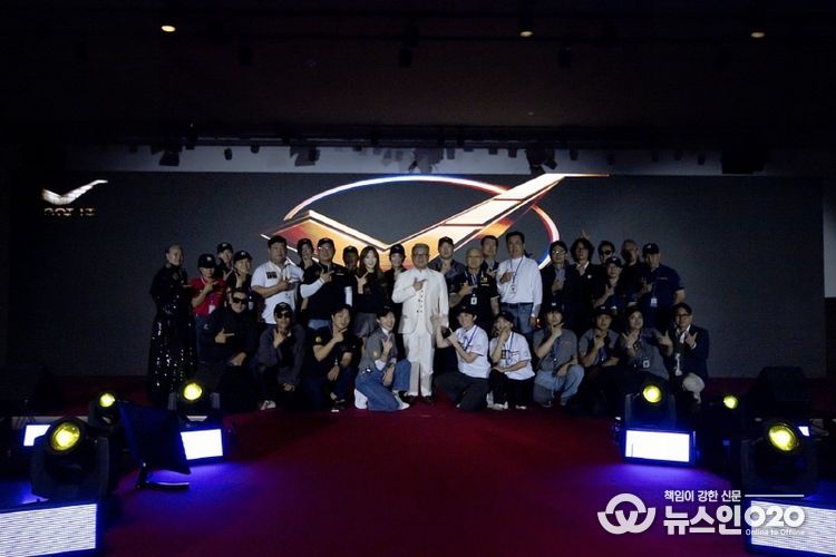 앤디박 의장과 주최인 그랜디엔터테인먼트외 전 스텝진 사진촬영