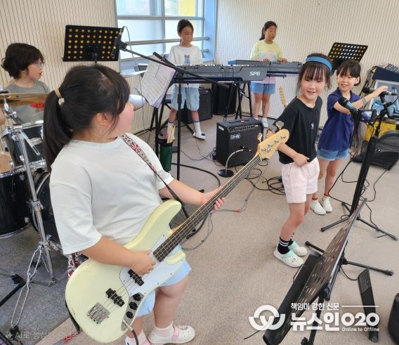 늘봄 우수 사례_초1-2 맞춤형 프로그램활동중인 학생들