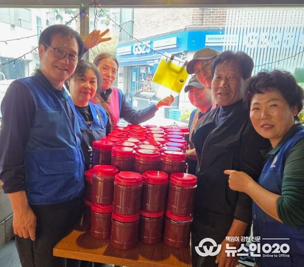 광명시 소하1동 바르게살기위원회는 지난 8일 소하1동 행정복지센터에서 ‘사랑의 고추장 나눔 행사’를 실시했다.