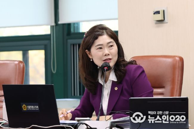 구미경 의원이 행정사무감사에서 서울시립대학교 대상으로 질의를 하고 있다.