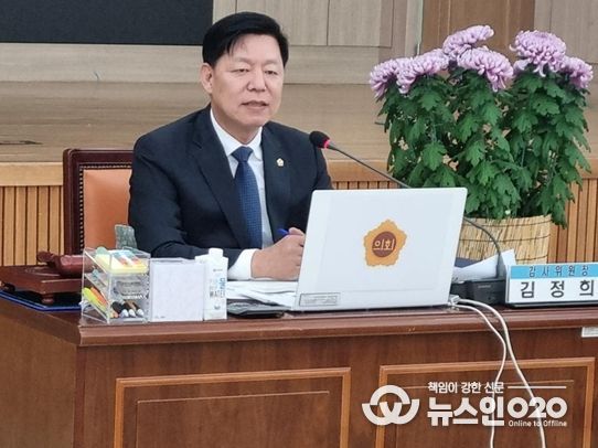 김정희 전남도의회 교육위원장 나주교육지원청의 공유지원센터 질의 사진