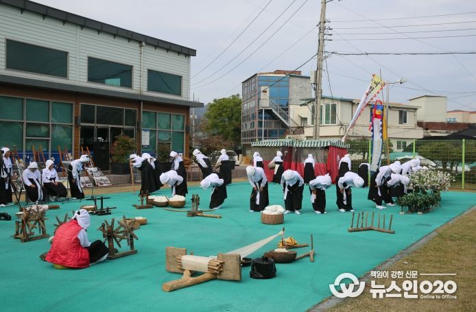 내평리 길쌈노래 전승 공연 모습