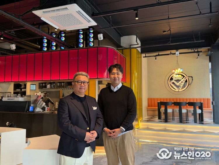 국내 최고의 바리스타인 장현욱대표와 (주)브이엠에스코리아의 앤디박의장