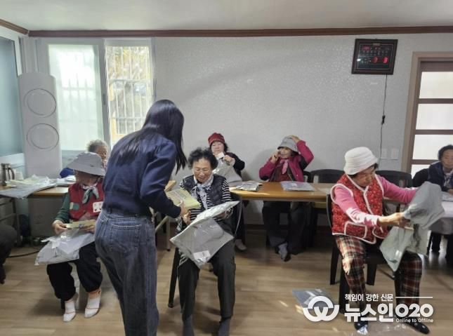 고령보행자 안전용품 착용사진