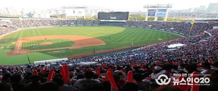 잠실야구장 홈경기 장면