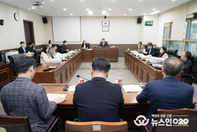 용인특례시의회 자치행정위원회, 행정사무감사 5일차- 용인도시공사, 용인시자원봉사센터, 용인시정연구원 행정사무감사 실시