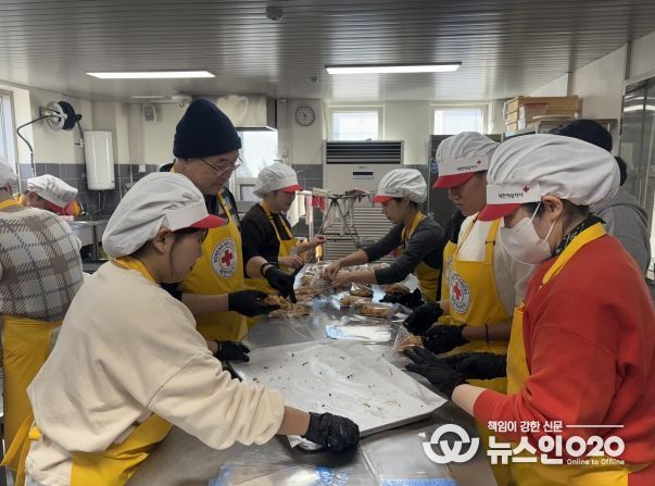 강원역사문화연구원, ‘사랑의 빵 나눔 봉사 활동’ 실시