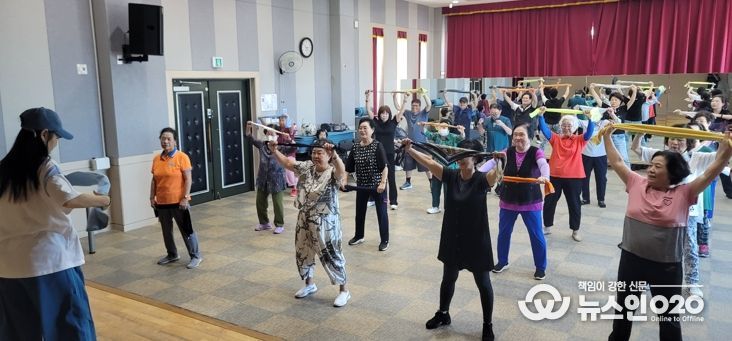 오이도문화복지센터, 시니어 근력보강 프로그램 성료…“튼튼한 나, 활기찬 시니어” 큰 호응