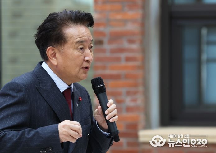 대회의실서 올해 마지막 직원조회