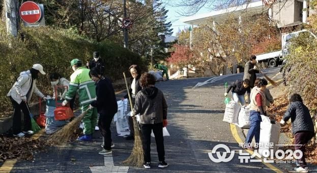 수원시 팔달구 매교동, 가을철 낙엽 대청소 실시