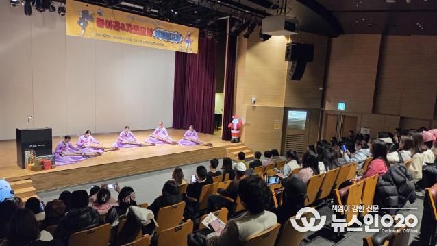 다문화 가족 동아리 및 자조모임 회원들이 함께하고 있다.