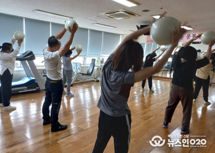 건강생활지원센터에서 '슬기로운 운동생활 3기' 프로그램이 진행되고 있다.