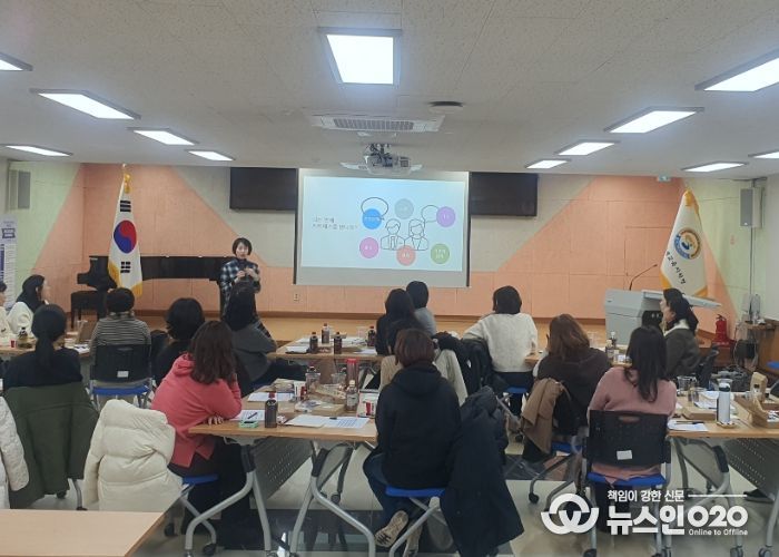 가평교육지원청, 초등보육전담사 미술심리 활용 아트 테라피 연수 실시