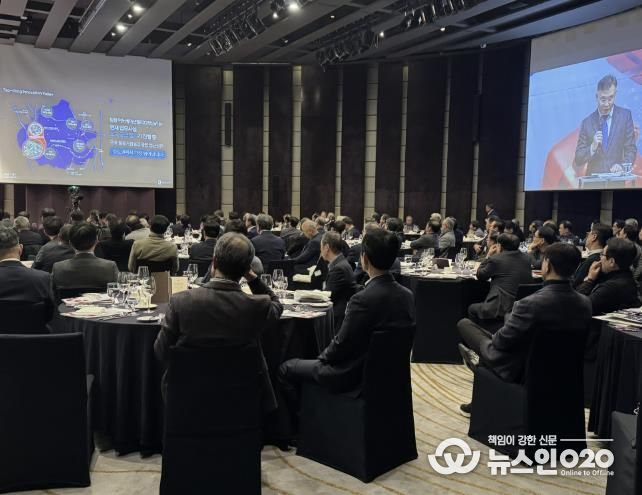 황규돈 수원시 경제자유구역추진단장이 수원 경제자유구역을 소개하고 있다.