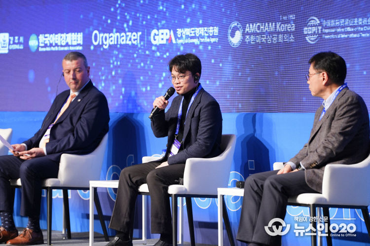 소타텍코리아 제임스 레 대표가 포스트 APEC 글로벌비전서밋 AI 패널 토론에 참여