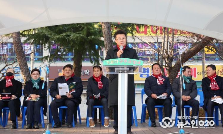 2025년 안성시 성탄트리점등식 개최...사랑과 나눔의 연대 빛내