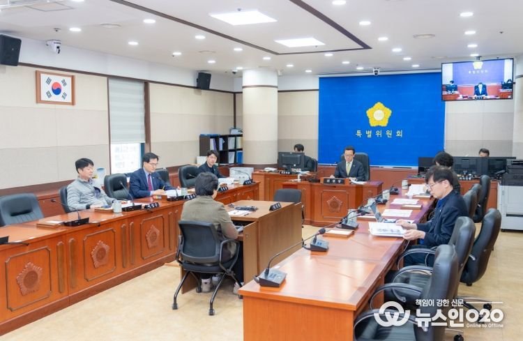 제5차 회의를 진행중인 강남미래전략추진특별위원회