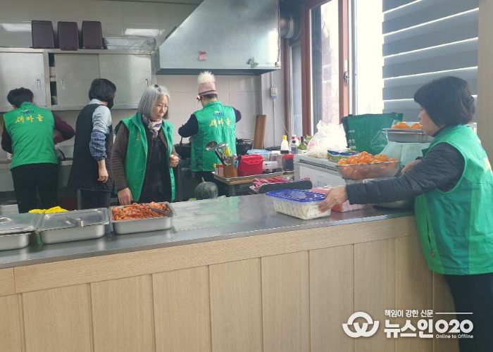 광명시 하안3동 행정복지센터는 지난 5일 행정복지센터 2층 대회의실에서 하안3동 기관·단체장협의회 신년회와 떡국 오찬 행사를 열었다.